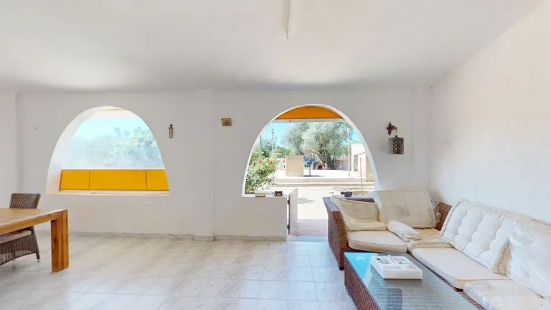 In a quiet and natural setting in Algaida, this 2,000 m2 estate offers absolute privacy and a charming 214 m2 home with — photo 12