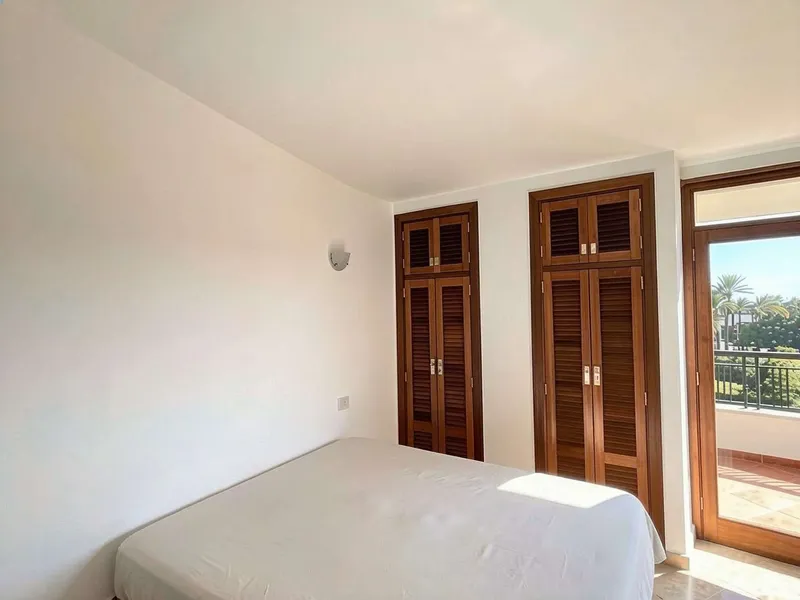 Apartment with a Stunning View on the Beachfront — photo 11