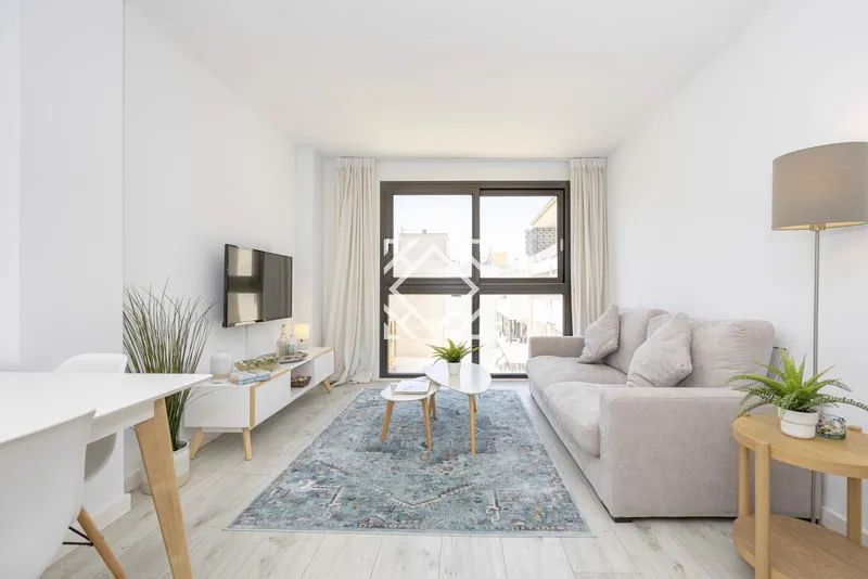 Modern and bright flat for sale close to the sea in Puerto de Alcudia, Mallorca. — photo 2