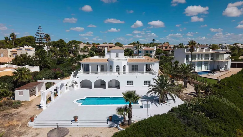 Dreamlike villa on the first sea line with panoramic views — photo 4