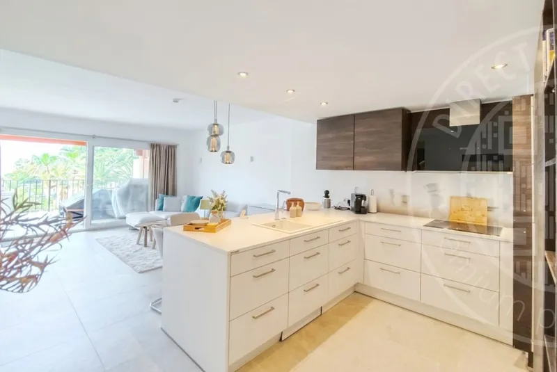 260528 – Stylish Sea View Apartment — photo 6