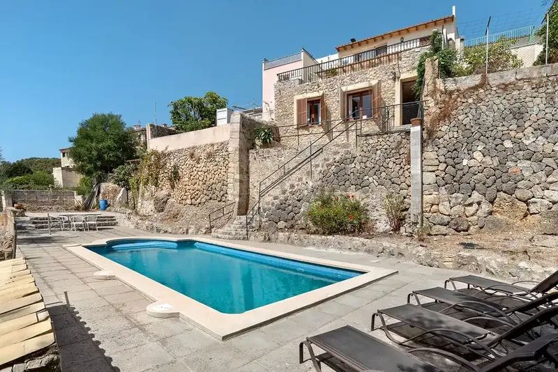 Spacious village house in Selva, Mallorca, with 370 m², private pool, garden and several terraces — photo 2