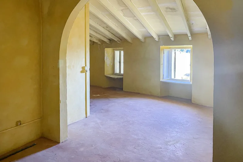 Renovation Project – Three Townhouses with Versatile Potential, Central Location and Views — photo 7