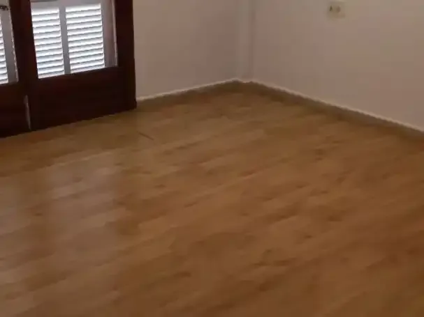 Spacious 4-bedroom apartment with all exterior windows, fitted wardrobes, 2 large full bathrooms, large living-dining room, kitchen — photo 12