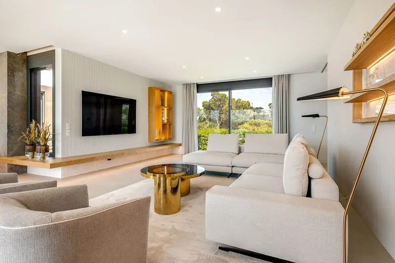 Grandiose villa in a privileged location with sensational views — photo 8