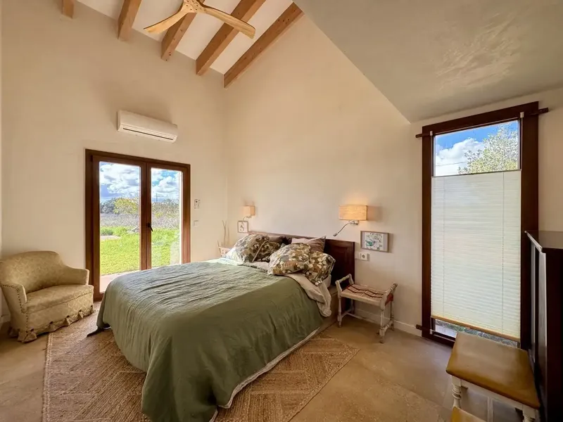 Available in August. Exclusive for the month of August, this beautiful rustic finca is located just 2 minutes from Llucmajor and — photo 9