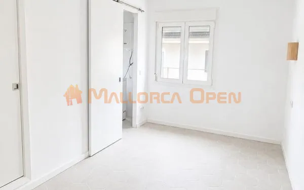 Apartment on the First Line in S'Illot — photo 2