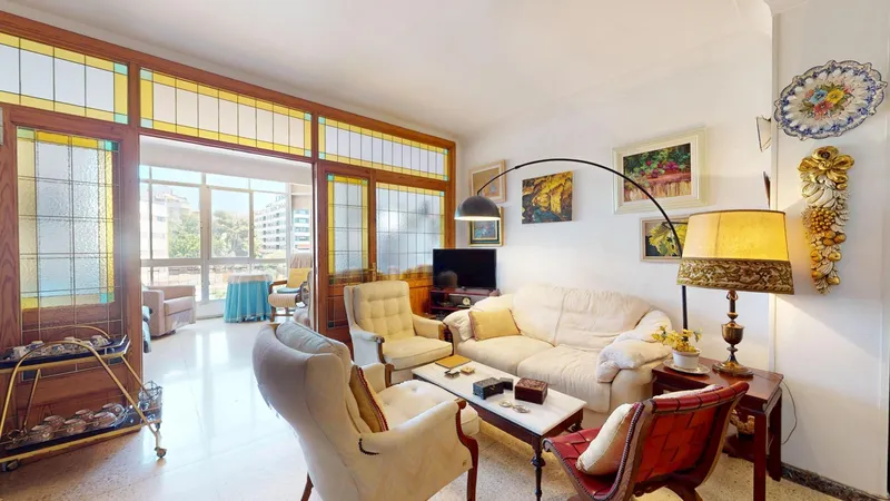Bright three-bedroom apartment with study in the coveted Plaza Patines area — photo 1
