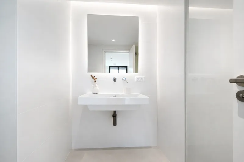 Modern penthouse with private rooftop pool in a new luxury residence in Palma Mas — photo 10