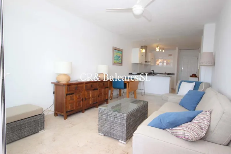 Lovely beachfront apartment with stunning sea views — photo 3
