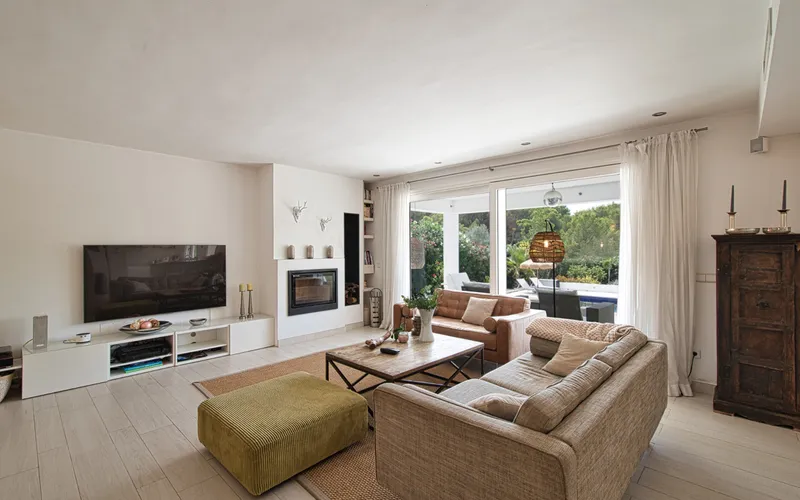 Family villa with a guest apartment and a large pool in a sought-after location in Santa Ponsa — photo 9