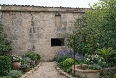 Great investment opportunity in Petra with spacious plot and excellent renovation potential — photo 1
