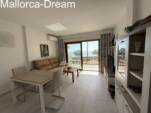 Cala Millor: Beautiful Seafront Apartment with Stunning Sea Views in Cala Millor — photo 5