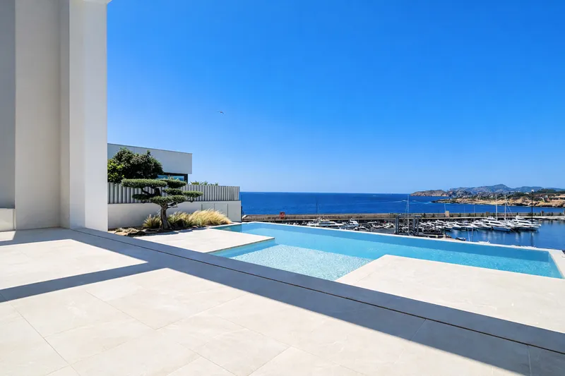 New villa with unique views of Port Adriano — photo 2