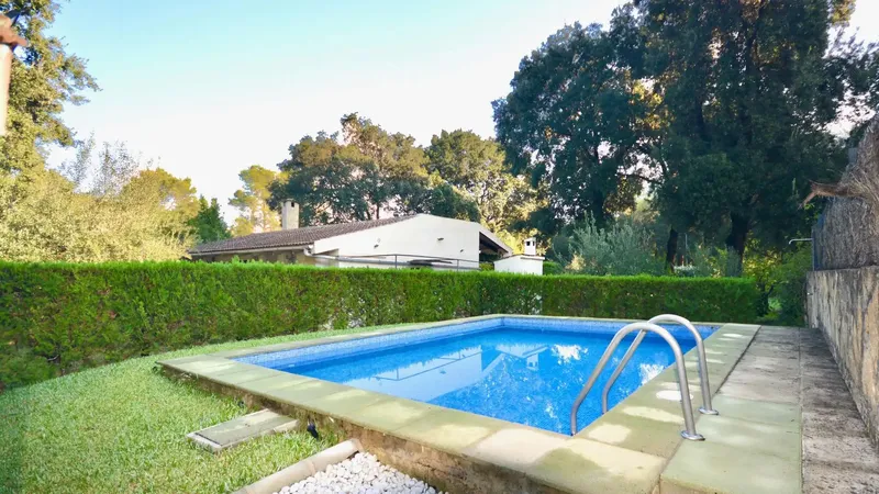 Discover this wonderful single-story property, built in 1980 and located on a generous plot of 1,920 m2 in the quiet area — photo 10