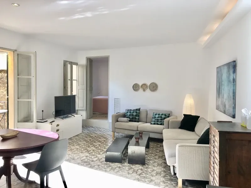 Two-bedroom apartment in the historic center of Palma — photo 1