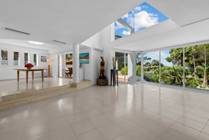 Spacious villa with a pool and wine cellar available for long-term rent in a quiet, private location in S'Aranjassa — photo 3