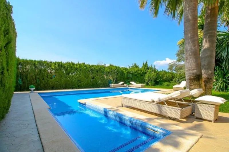 Magnificent villa with pool — photo 2