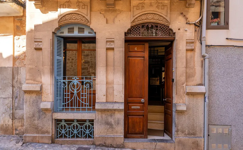 Renovated historic townhouse with roof terrace in ... — photo 2
