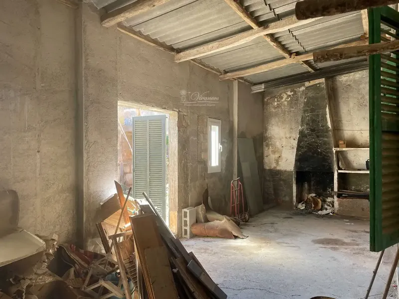 Village house of 239m2 built with high ceilings and exposed beams, garden and garage, located in the heart of the picturesque medieval village — photo 5