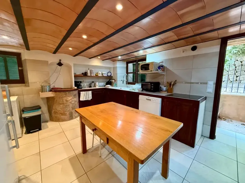 Traditional Majorcan house with garden and garage in Sóller — photo 8