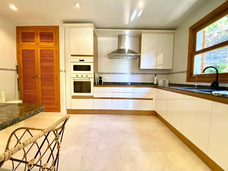 Ref. 2032; Beautiful and spacious house with communal pool for rent in Genova — photo 2