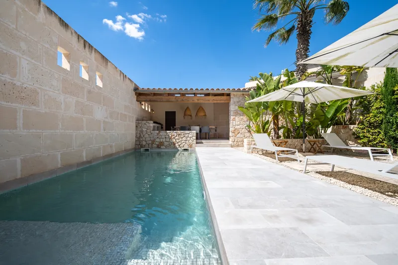 Elegant townhouse on a quiet corner plot with views in Ses Salines — photo 2
