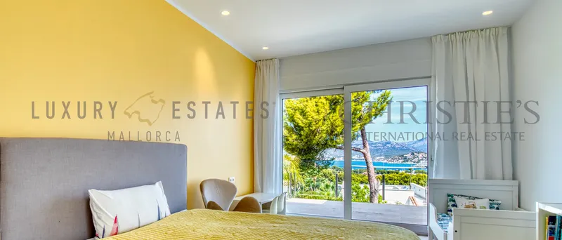 Modern Mediterranean villa in Santa Ponsa with sea views — photo 11