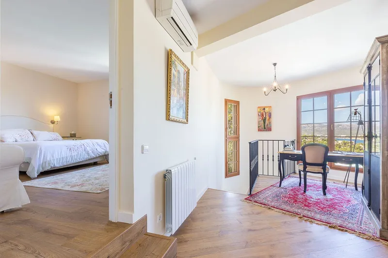 Mediterranean villa with spectacular views — photo 8