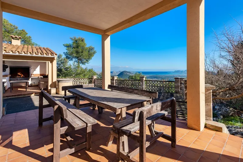 Pollença quiet location country property for sale with mountain view and covered terrace — photo 2