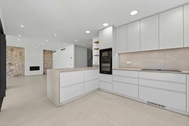 Modern new build villa with sea view roof terrace in Cala Llombards — photo 10