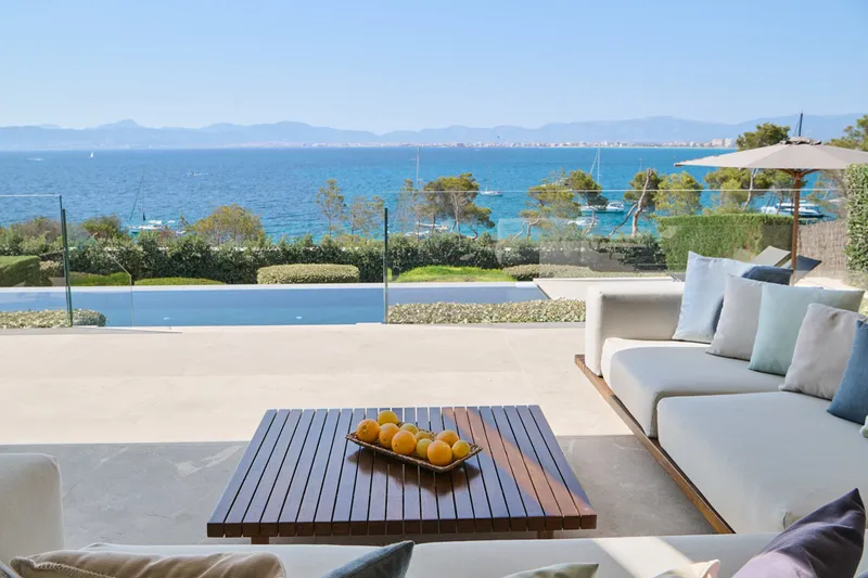 Elegant luxury villa in first sea line in Son Veri Nou — photo 5