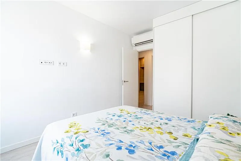 Bright, practically new flat in the exclusive Colegios area — photo 11