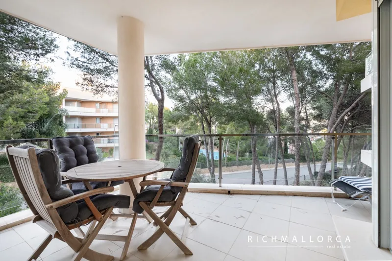 Spacious flat in a modern community with swimming pools and paddle tennis courts — photo 1