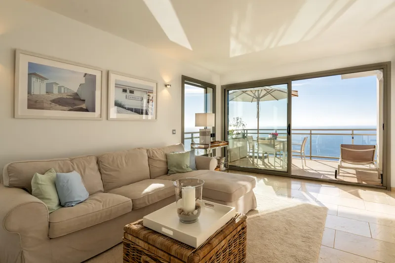 Exclusive apartment on the first sea line — photo 1