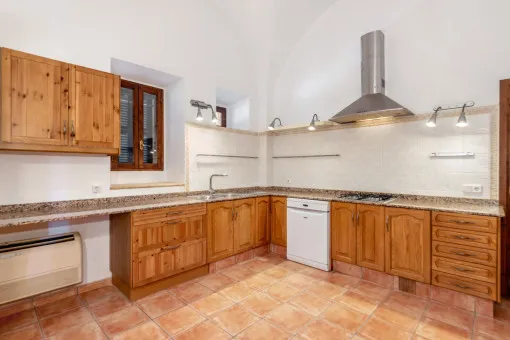 Manacor, charming finca with panoramic views and forest on extensive land on the outskirts of Sant Llorenç — photo 8