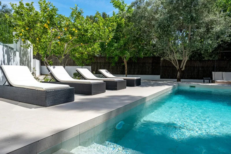 Recently renovated four bedroom villa with pool and garden in Santa Ponsa — photo 3