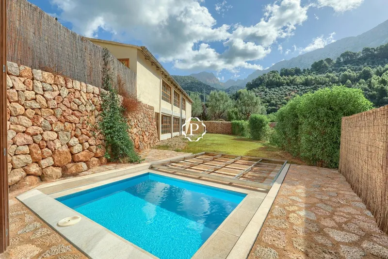 Townhouse for sale in Fornalutx with garage and pool — photo 1