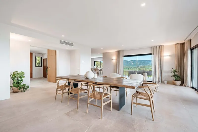 Modern Luxury Retreat with Panoramic Views Over the Bay of Palma and the Tramuntana Mountains — photo 8