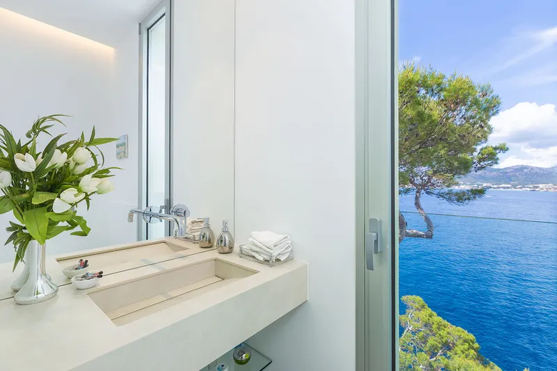 First-class villa with luxury fittings and sea access — photo 10