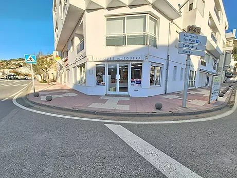 Commercial premises for rent in Port de la Selva on the seafront — photo 2