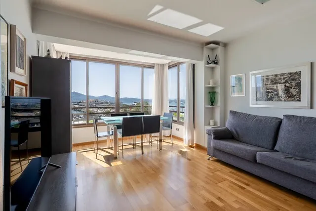 Beachfront apartment with sea views for sale in Puerto Pollensa, North Mallorca — photo 3
