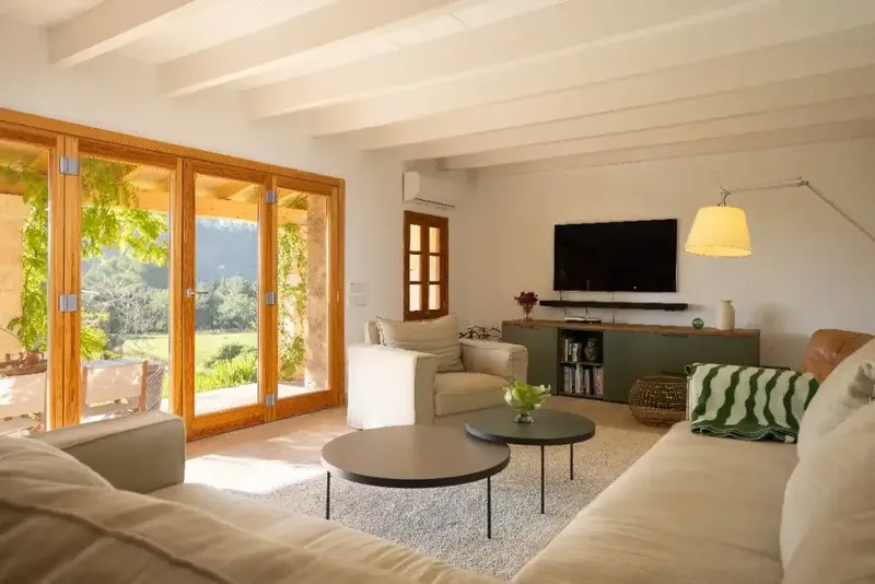 This charming country house offers the perfect combination of traditional Mallorcan charm and modern design, ideally situated — photo 3