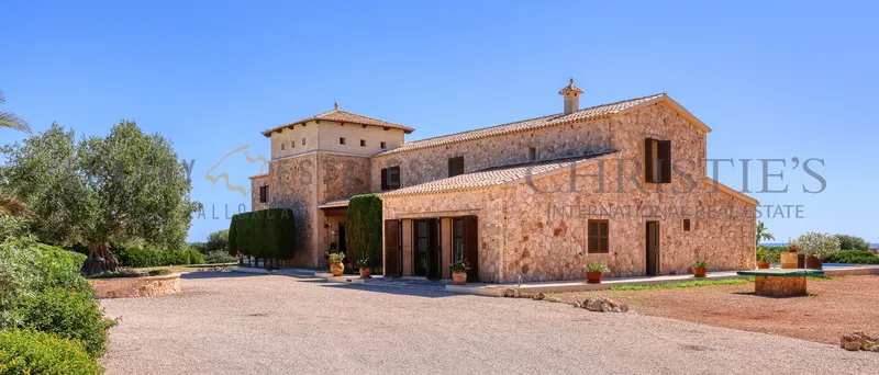 Unique finca-style villa in Porto Cristo on the beachfront set on a 50,000 m² lot — photo 5