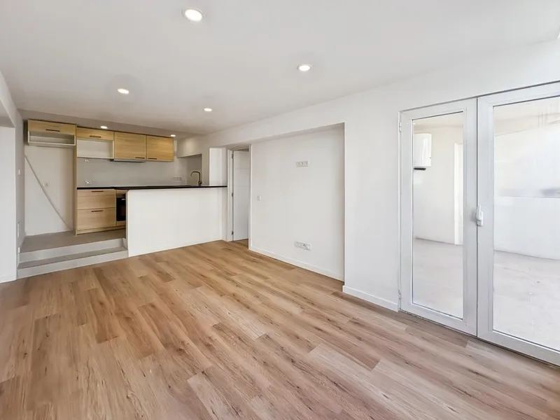 Renovated two-bedroom apartment with private garden in Magaluf — photo 1