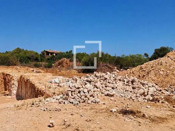 1,043m² plot for sale in Santanyí, Balearic Islands — photo 2