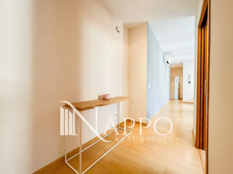 Nappo Real Estate tiene el placer de presentar este encantador piso en alquiler situado en la emblemática Plaza Major de Palma de Mallorca, — photo 3