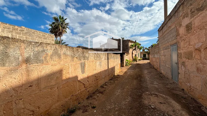 Buildable Urban Plot in Ses Salines - 229 m² with Potential for Residential Projects — photo 10