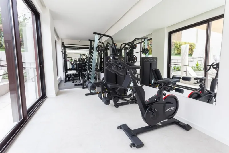 Luxury Living in Santa Catalina – Brand-New Designer Apartment with Pool & Gym — photo 6