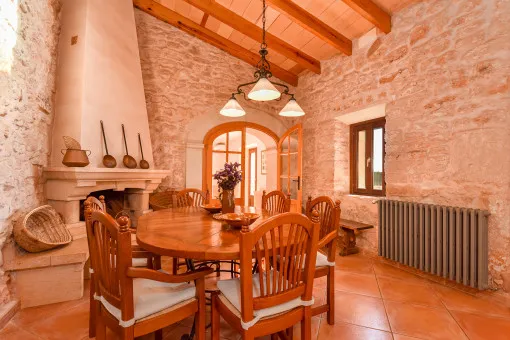 Santanyi: Mediterranean natural stone finca with pool and holiday rental license on the edge of the village of Santanyí — photo 7